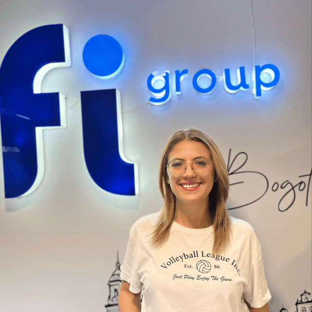 Trabajar en FI Group ha sido una experiencia transformadora. He tenido la oportunidad de colaborar con equipos de distintos países, lo que me ha permitido enriquecerme con diversas culturas, idiomas y formas de pensar. 
Uno de los aspectos que más valoro de FI Group es su enfoque humano: aquí no solo se piensa en el crecimiento del negocio, sino también en el desarrollo de cada colaborador. 
FI Group es una empresa que se adapta, que cuida y que impulsa. Me enorgullece ser parte de un equipo que trabaja con pasión, simpatía y compromiso, siempre con una sonrisa y la mejor disposición para aportar al crecimiento colectivo
